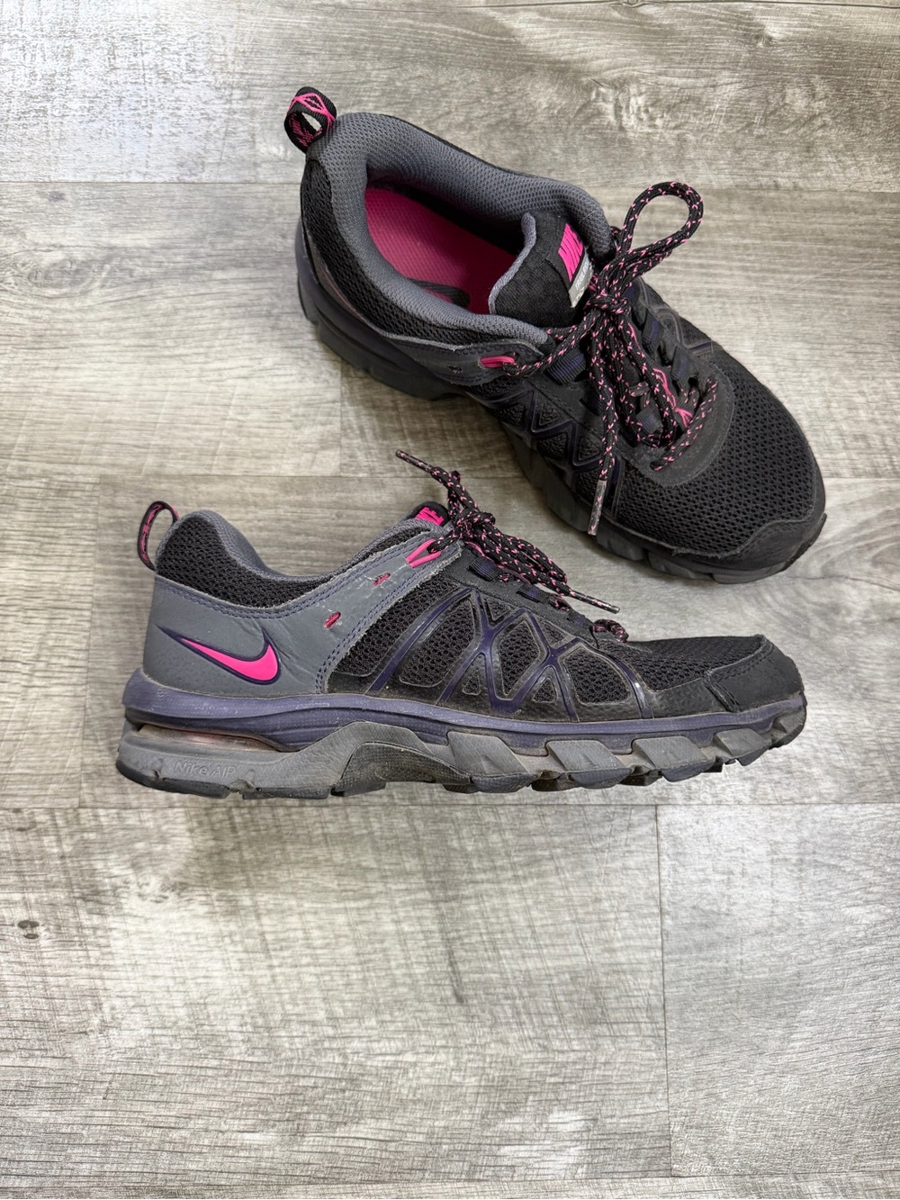 Nike Women's Black and Hot Pink Trail Sneakers